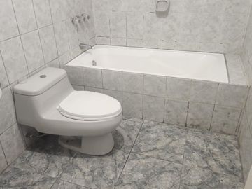 LINDA CASA 260M2 CERCA AL JOCKEY EN SAN BORJA