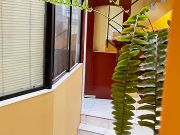 HERMOSA CASA DE 4 PISOS CON 10 HABITACIONES