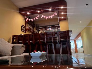 HERMOSA CASA DE 4 PISOS CON 10 HABITACIONES