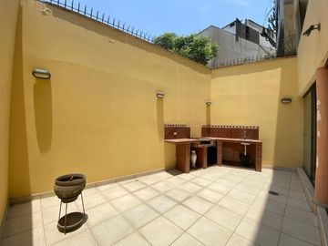 HERMOSA CASA DE 4 PISOS CON 10 HABITACIONES
