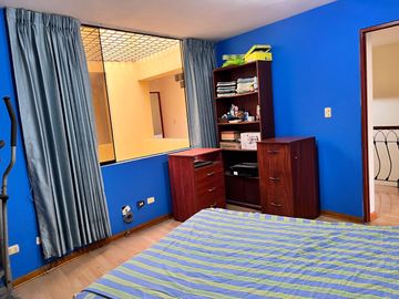 HERMOSA CASA DE 4 PISOS CON 10 HABITACIONES
