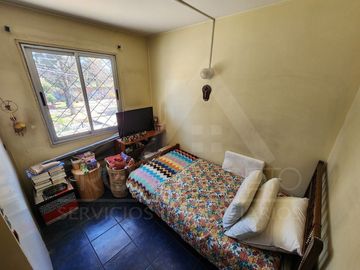 Casa en venta en Macul, 3 pisos, 3 habitaciones, estacionamiento, antejardín y excelente ubicación entre Metro Macul y Las Torres, Línea 4
