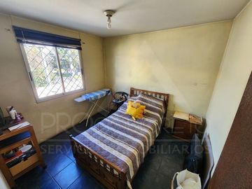 Casa en venta en Macul, 3 pisos, 3 habitaciones, estacionamiento, antejardín y excelente ubicación entre Metro Macul y Las Torres, Línea 4