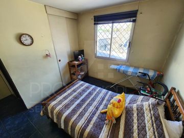 Casa en venta en Macul, 3 pisos, 3 habitaciones, estacionamiento, antejardín y excelente ubicación entre Metro Macul y Las Torres, Línea 4