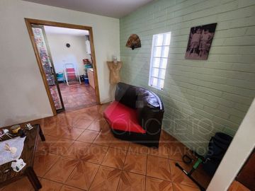 Casa en venta en Macul, 3 pisos, 3 habitaciones, estacionamiento, antejardín y excelente ubicación entre Metro Macul y Las Torres, Línea 4