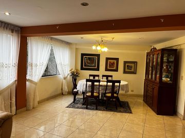 HERMOSA CASA DE 4 PISOS CON 10 HABITACIONES