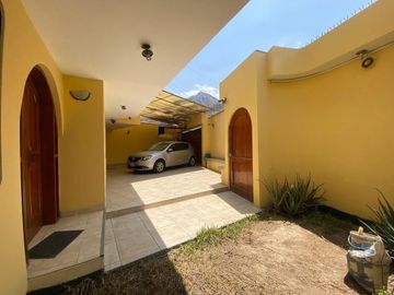 HERMOSA CASA DE 4 PISOS CON 10 HABITACIONES