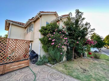 En venta casa de 3D3B con piscina