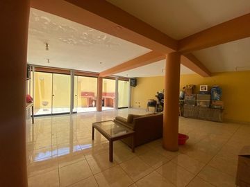 HERMOSA CASA DE 4 PISOS CON 10 HABITACIONES
