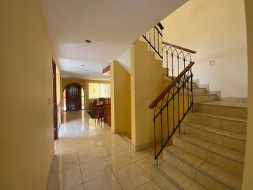 HERMOSA CASA DE 4 PISOS CON 10 HABITACIONES