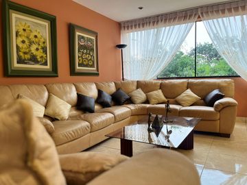HERMOSA CASA DE 4 PISOS CON 10 HABITACIONES