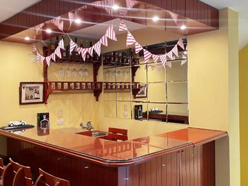 HERMOSA CASA DE 4 PISOS CON 10 HABITACIONES