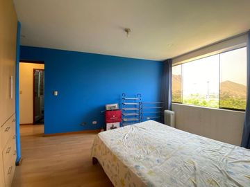 HERMOSA CASA DE 4 PISOS CON 10 HABITACIONES