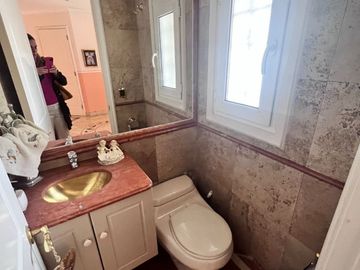 Casa Con Gran Terreno, En Excelente Sector