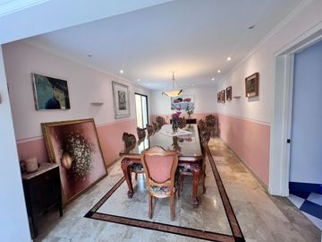 Casa Con Gran Terreno, En Excelente Sector