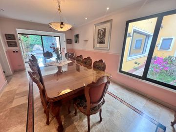 Casa Con Gran Terreno, En Excelente Sector