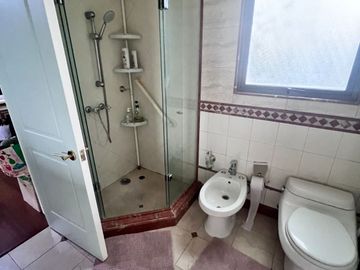 Casa Con Gran Terreno, En Excelente Sector