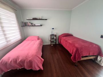 Casa Con Gran Terreno, En Excelente Sector