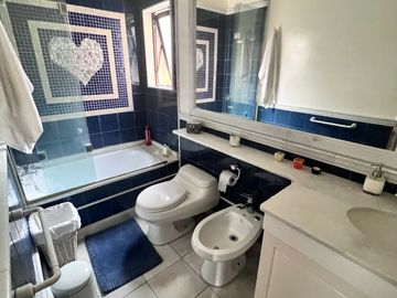 Casa Con Gran Terreno, En Excelente Sector