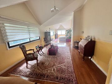 Casa Con Gran Terreno, En Excelente Sector