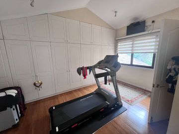 Casa Con Gran Terreno, En Excelente Sector