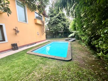 Casa Con Gran Terreno, En Excelente Sector