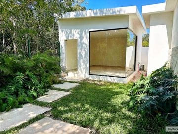 ESPECTACULAR VILLA EN AKUMAL (FRENTE LAGUNA YALKU)