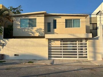 Excelente casa en col. Petrolera muy bien ubicada