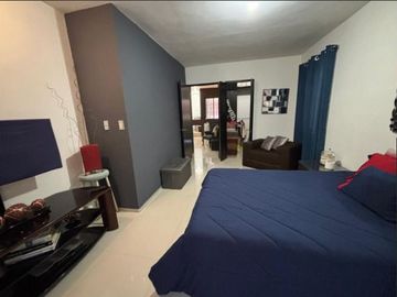 Gran residencia en la Col. Unidad Nacional. Incluye todo el mobiliario y equipo!