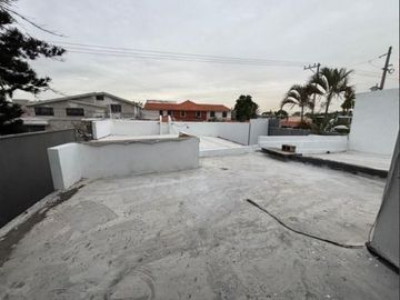 Gran residencia en la Col. Unidad Nacional. Incluye todo el mobiliario y equipo!