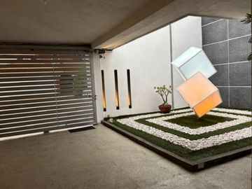 Gran residencia en la Col. Unidad Nacional. Incluye todo el mobiliario y equipo!