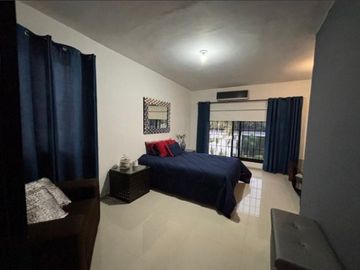 Gran residencia en la Col. Unidad Nacional. Incluye todo el mobiliario y equipo!