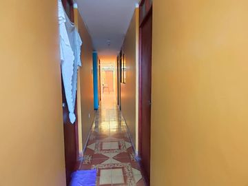 VENTA DE CASA DE 3 PISOS EN VILLA HEROES DEL CENEPA - CONO SUR