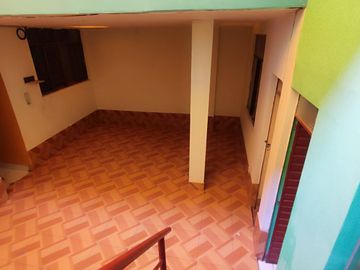 VENTA DE CASA DE 3 PISOS EN VILLA HEROES DEL CENEPA - CONO SUR