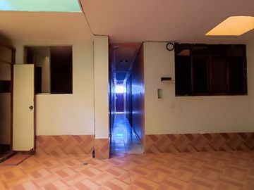 VENTA DE CASA DE 3 PISOS EN VILLA HEROES DEL CENEPA - CONO SUR
