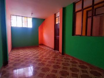 VENTA DE CASA DE 3 PISOS EN VILLA HEROES DEL CENEPA - CONO SUR