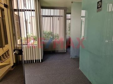 Alquiler De Oficina Amoblada En San Isidro - 45M²