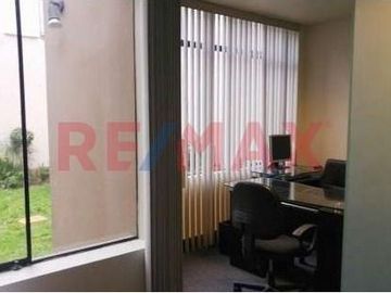 Alquiler De Oficina Amoblada En San Isidro - 45M²