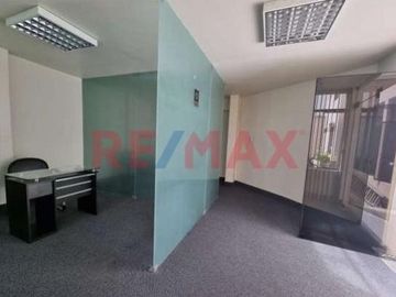 Alquiler De Oficina Amoblada En San Isidro - 45M²