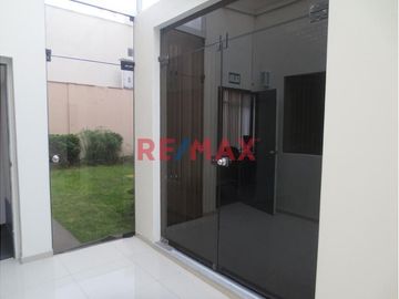 Alquiler De Oficina Amoblada En San Isidro - 45M²