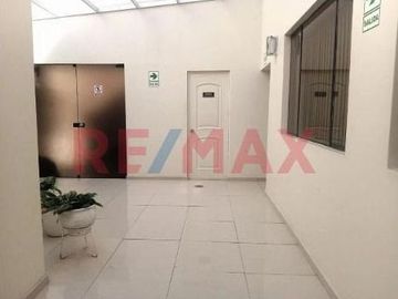 Alquiler De Oficina Amoblada En San Isidro - 45M²