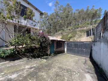 Vendo casa grande: Conocoto.. entrada Monserrat