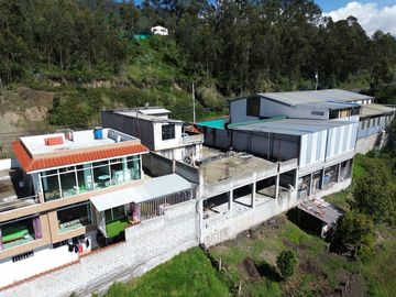 Vendo casa grande: Conocoto.. entrada Monserrat