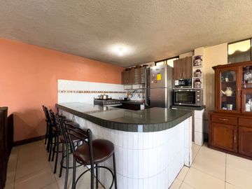 Vendo casa grande: Conocoto.. entrada Monserrat