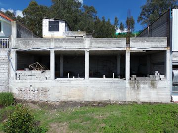 Vendo casa grande: Conocoto.. entrada Monserrat