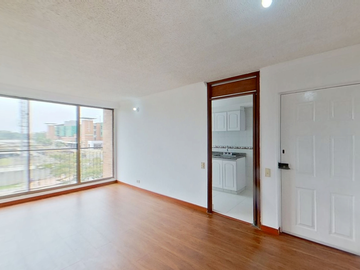 Apartamento en Venta  Hayuelos  74m2, parqueadero cubierto $386.000.000 Documentos al día -Cel.: 321237----