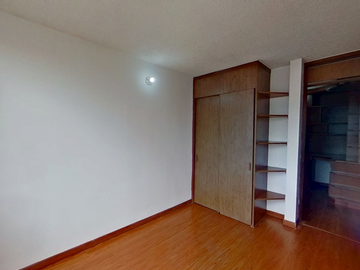 Apartamento en Venta  Hayuelos  74m2, parqueadero cubierto $386.000.000 Documentos al día -Cel.: 321237----