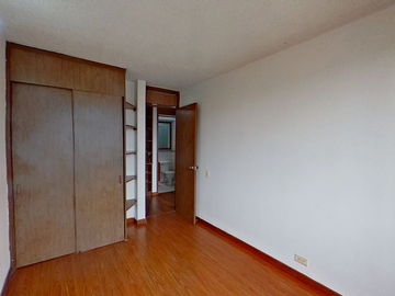 Apartamento en Venta  Hayuelos  74m2, parqueadero cubierto $386.000.000 Documentos al día -Cel.: 321237----