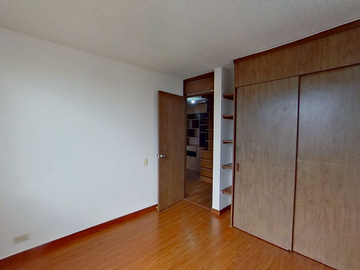 Apartamento en Venta  Hayuelos  74m2, parqueadero cubierto $386.000.000 Documentos al día -Cel.: 321237----