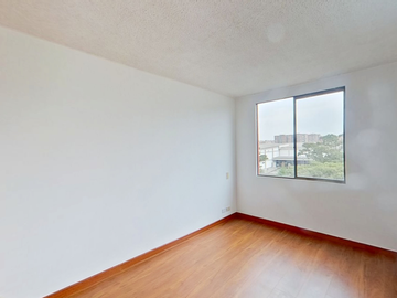 Apartamento en Venta  Hayuelos  74m2, parqueadero cubierto $386.000.000 Documentos al día -Cel.: 321237----